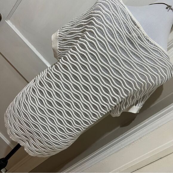 Chicos Silver Metallic Thread And White Short Sleeve Summer Sweater Sz 2 Medium - Picture 3 of 8